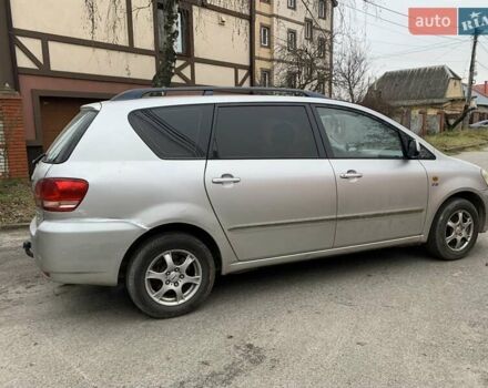 Серый Тойота Авенсис Версо, объемом двигателя 2 л и пробегом 267 тыс. км за 3880 $, фото 2 на Automoto.ua