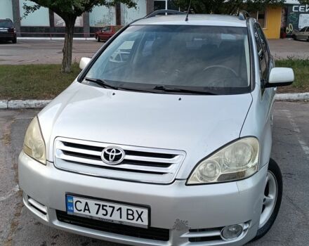 Сірий Тойота Авенсіс Версо, об'ємом двигуна 2 л та пробігом 388 тис. км за 5200 $, фото 1 на Automoto.ua