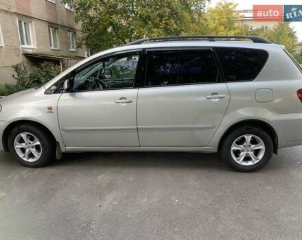 Серый Тойота Авенсис Версо, объемом двигателя 2 л и пробегом 256 тыс. км за 5500 $, фото 6 на Automoto.ua