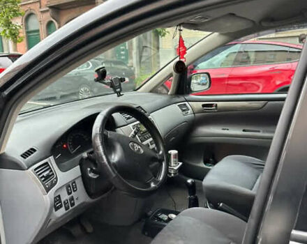 Серый Тойота Авенсис Версо, объемом двигателя 2 л и пробегом 250 тыс. км за 6000 $, фото 1 на Automoto.ua