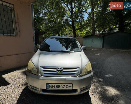 Серый Тойота Авенсис Версо, объемом двигателя 2 л и пробегом 226 тыс. км за 6500 $, фото 1 на Automoto.ua