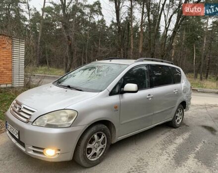 Серый Тойота Авенсис Версо, объемом двигателя 2 л и пробегом 267 тыс. км за 3880 $, фото 9 на Automoto.ua