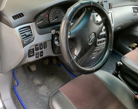 Серый Тойота Авенсис Версо, объемом двигателя 2 л и пробегом 256 тыс. км за 5500 $, фото 7 на Automoto.ua