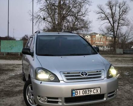 Серый Тойота Авенсис Версо, объемом двигателя 2 л и пробегом 240 тыс. км за 6500 $, фото 2 на Automoto.ua