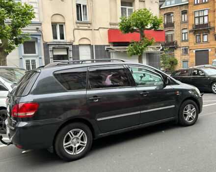 Серый Тойота Авенсис Версо, объемом двигателя 2 л и пробегом 250 тыс. км за 6000 $, фото 10 на Automoto.ua