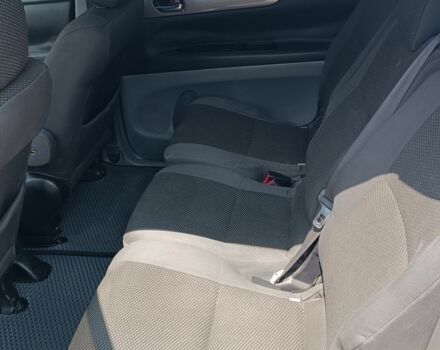 Сірий Тойота Авенсіс Версо, об'ємом двигуна 2 л та пробігом 311 тис. км за 6000 $, фото 5 на Automoto.ua