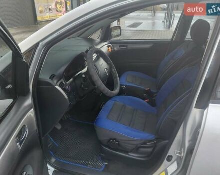 Серый Тойота Авенсис Версо, объемом двигателя 2 л и пробегом 273 тыс. км за 5700 $, фото 9 на Automoto.ua