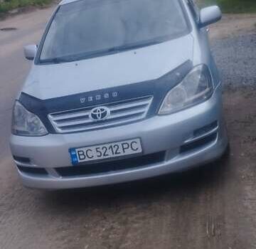 Серый Тойота Авенсис Версо, объемом двигателя 2 л и пробегом 240 тыс. км за 5100 $, фото 1 на Automoto.ua