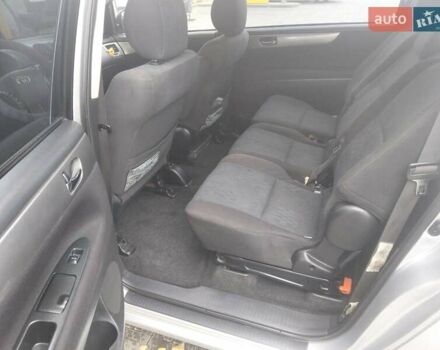 Серый Тойота Авенсис Версо, объемом двигателя 2 л и пробегом 273 тыс. км за 5700 $, фото 1 на Automoto.ua