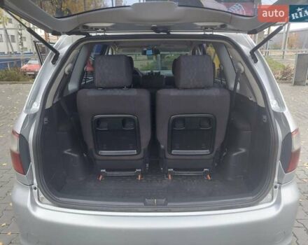Серый Тойота Авенсис Версо, объемом двигателя 2 л и пробегом 273 тыс. км за 5700 $, фото 5 на Automoto.ua