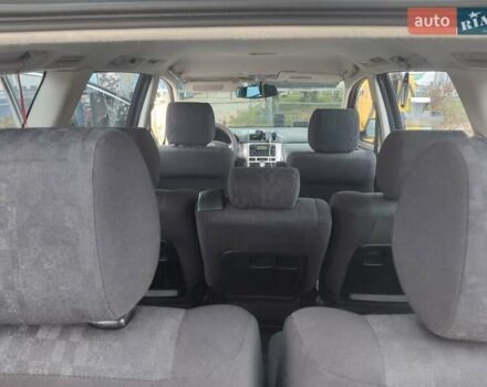 Серый Тойота Авенсис Версо, объемом двигателя 2 л и пробегом 273 тыс. км за 5700 $, фото 6 на Automoto.ua