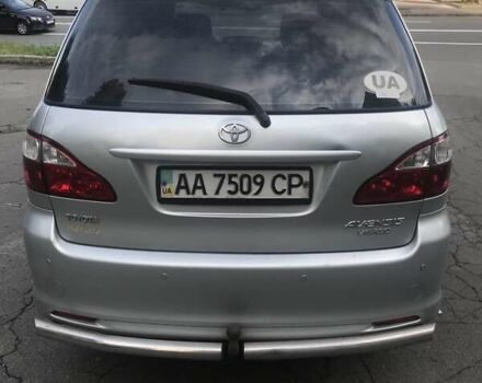 Серый Тойота Авенсис Версо, объемом двигателя 2 л и пробегом 349 тыс. км за 6000 $, фото 4 на Automoto.ua