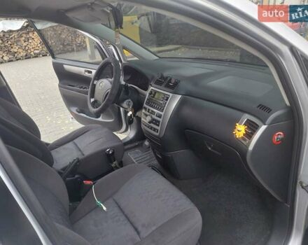 Серый Тойота Авенсис Версо, объемом двигателя 2 л и пробегом 273 тыс. км за 5700 $, фото 7 на Automoto.ua