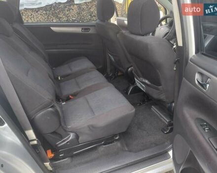 Серый Тойота Авенсис Версо, объемом двигателя 2 л и пробегом 273 тыс. км за 5700 $, фото 8 на Automoto.ua