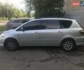 Серый Тойота Авенсис Версо, объемом двигателя 2 л и пробегом 349 тыс. км за 6000 $, фото 1 на Automoto.ua
