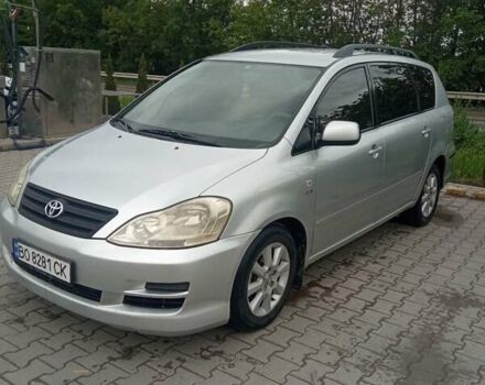 Сірий Тойота Авенсіс Версо, об'ємом двигуна 2 л та пробігом 400 тис. км за 5000 $, фото 4 на Automoto.ua