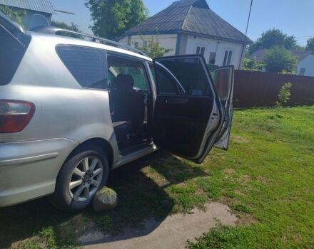 Серый Тойота Авенсис Версо, объемом двигателя 2 л и пробегом 2 тыс. км за 5000 $, фото 15 на Automoto.ua