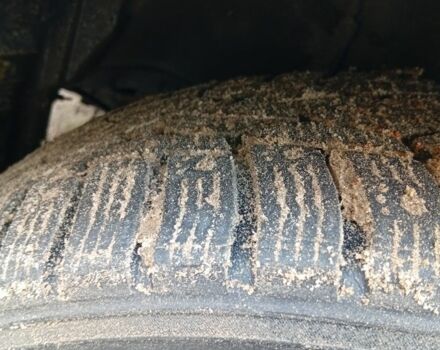 Серый Тойота Авенсис Версо, объемом двигателя 2 л и пробегом 407 тыс. км за 1903 $, фото 6 на Automoto.ua