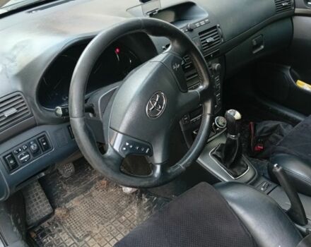 Серый Тойота Авенсис Версо, объемом двигателя 2 л и пробегом 407 тыс. км за 1903 $, фото 3 на Automoto.ua