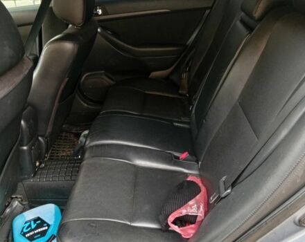 Серый Тойота Авенсис Версо, объемом двигателя 2 л и пробегом 407 тыс. км за 1903 $, фото 5 на Automoto.ua