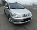 Серый Тойота Авенсис Версо, объемом двигателя 2 л и пробегом 320 тыс. км за 3300 $, фото 1 на Automoto.ua