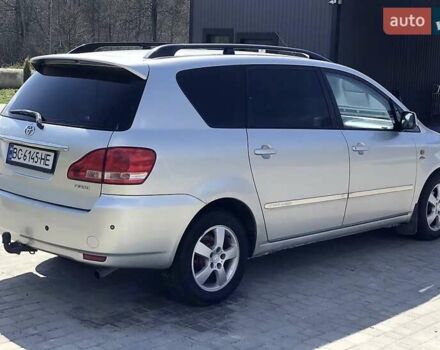 Серый Тойота Авенсис Версо, объемом двигателя 2 л и пробегом 340 тыс. км за 4900 $, фото 1 на Automoto.ua