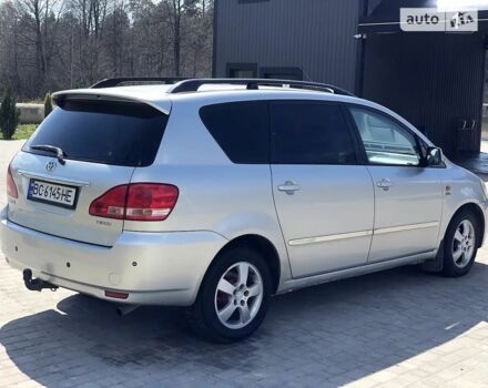 Серый Тойота Авенсис Версо, объемом двигателя 2 л и пробегом 340 тыс. км за 4900 $, фото 1 на Automoto.ua