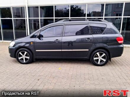 Серый Тойота Авенсис Версо, объемом двигателя 2 л и пробегом 278 тыс. км за 7400 $, фото 1 на Automoto.ua