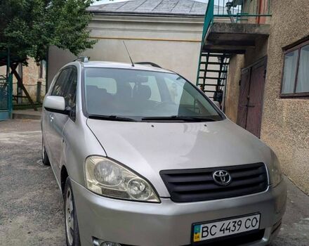 Серый Тойота Авенсис Версо, объемом двигателя 2 л и пробегом 395 тыс. км за 5250 $, фото 1 на Automoto.ua