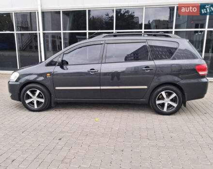 Серый Тойота Авенсис Версо, объемом двигателя 2 л и пробегом 278 тыс. км за 7400 $, фото 1 на Automoto.ua