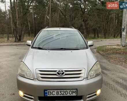 Серый Тойота Авенсис Версо, объемом двигателя 2 л и пробегом 267 тыс. км за 3880 $, фото 1 на Automoto.ua