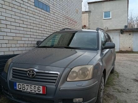 Серый Тойота Авенсис Версо, объемом двигателя 2 л и пробегом 407 тыс. км за 1903 $, фото 1 на Automoto.ua