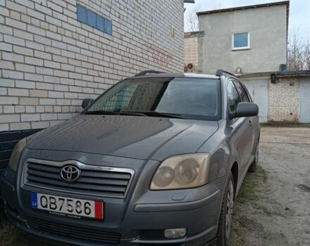 Серый Тойота Авенсис Версо, объемом двигателя 2 л и пробегом 407 тыс. км за 1903 $, фото 1 на Automoto.ua