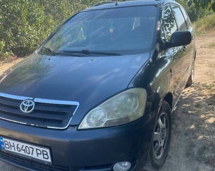 Серый Тойота Авенсис Версо, объемом двигателя 2 л и пробегом 470 тыс. км за 6500 $, фото 1 на Automoto.ua