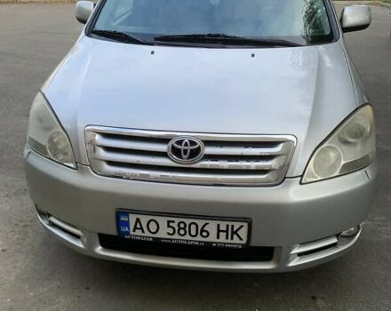 Серый Тойота Авенсис Версо, объемом двигателя 2 л и пробегом 256 тыс. км за 5500 $, фото 1 на Automoto.ua