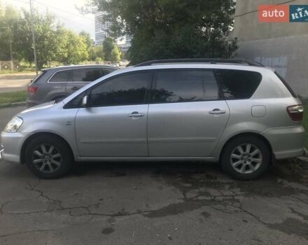 Сірий Тойота Авенсіс Версо, об'ємом двигуна 2 л та пробігом 349 тис. км за 6000 $, фото 1 на Automoto.ua