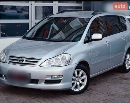 Сірий Тойота Авенсіс Версо, об'ємом двигуна 2 л та пробігом 250 тис. км за 7500 $, фото 1 на Automoto.ua