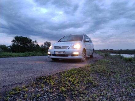 Тойота Авенсис Версо 2005 в Киеве на Automoto.ua Серый Тойота Авенсис Версо, объемом двигателя 2 л и пробегом 2 тыс. км за 6000 $, фото 1 на Automoto.ua