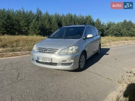 Сірий Тойота Авенсіс Версо, об'ємом двигуна 2 л та пробігом 373 тис. км за 5300 $, фото 1 на Automoto.ua