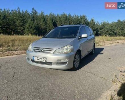Сірий Тойота Авенсіс Версо, об'ємом двигуна 2 л та пробігом 373 тис. км за 5300 $, фото 1 на Automoto.ua