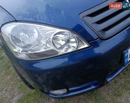 Синій Тойота Авенсіс Версо, об'ємом двигуна 2 л та пробігом 285 тис. км за 5900 $, фото 6 на Automoto.ua