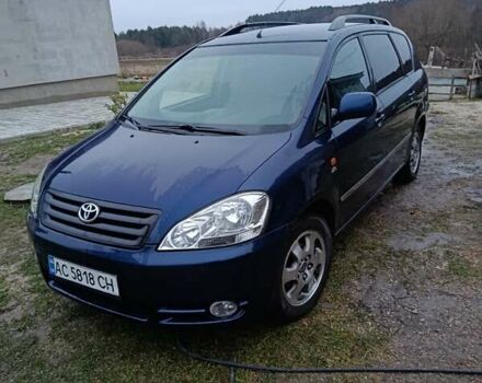 Синій Тойота Авенсіс Версо, об'ємом двигуна 2 л та пробігом 285 тис. км за 5900 $, фото 1 на Automoto.ua