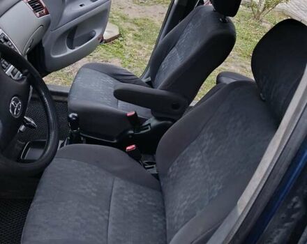 Синій Тойота Авенсіс Версо, об'ємом двигуна 2 л та пробігом 285 тис. км за 5900 $, фото 22 на Automoto.ua