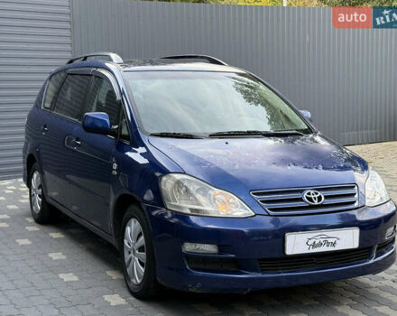 Синий Тойота Авенсис Версо, объемом двигателя 2 л и пробегом 373 тыс. км за 3650 $, фото 2 на Automoto.ua