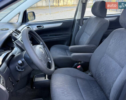 Синий Тойота Авенсис Версо, объемом двигателя 2 л и пробегом 336 тыс. км за 5350 $, фото 17 на Automoto.ua