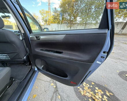 Синий Тойота Авенсис Версо, объемом двигателя 2 л и пробегом 336 тыс. км за 5350 $, фото 4 на Automoto.ua