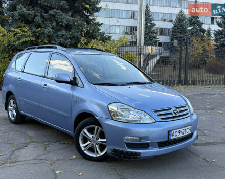 Синий Тойота Авенсис Версо, объемом двигателя 2 л и пробегом 336 тыс. км за 5350 $, фото 1 на Automoto.ua