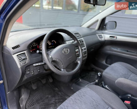 Синий Тойота Авенсис Версо, объемом двигателя 2 л и пробегом 373 тыс. км за 3650 $, фото 10 на Automoto.ua