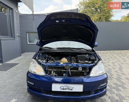 Синий Тойота Авенсис Версо, объемом двигателя 2 л и пробегом 373 тыс. км за 3650 $, фото 16 на Automoto.ua