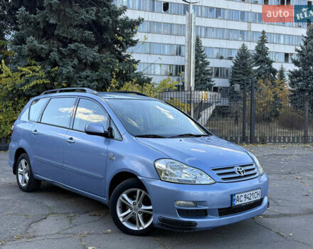 Синий Тойота Авенсис Версо, объемом двигателя 2 л и пробегом 336 тыс. км за 5350 $, фото 2 на Automoto.ua